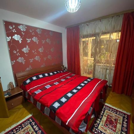 Friend'S House Apartment Питещ Екстериор снимка