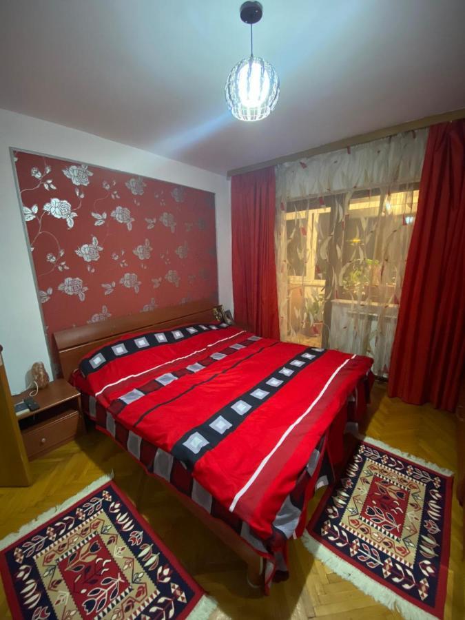 Friend'S House Apartment Питещ Екстериор снимка