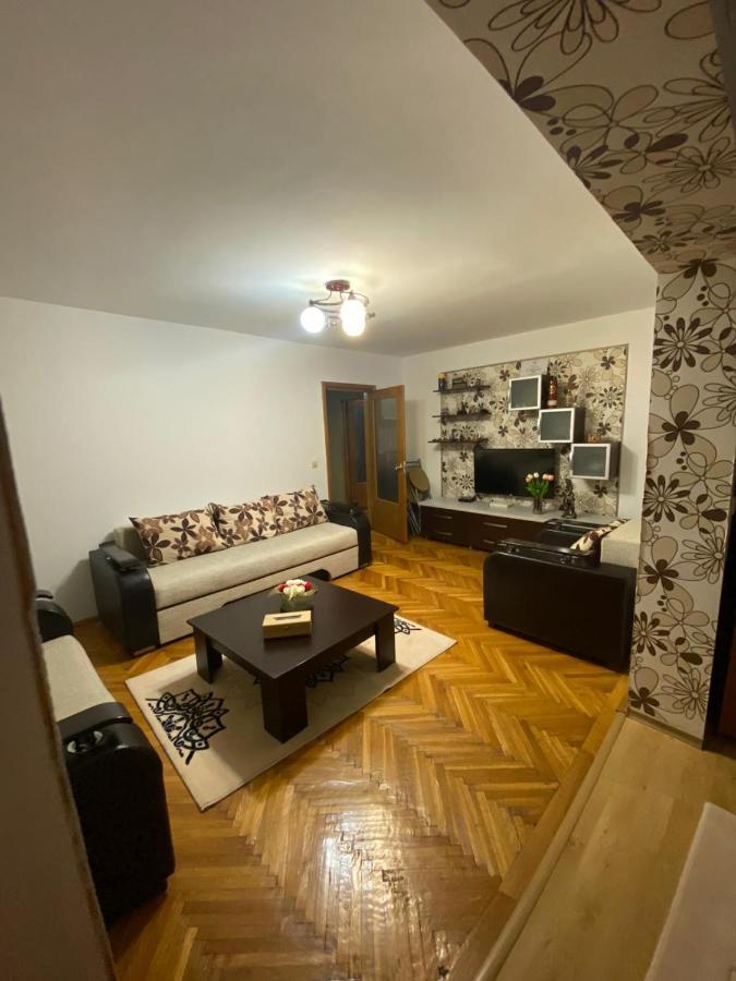 Friend'S House Apartment Питещ Екстериор снимка