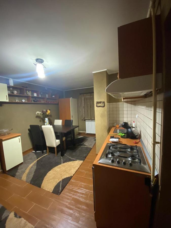 Friend'S House Apartment Питещ Екстериор снимка