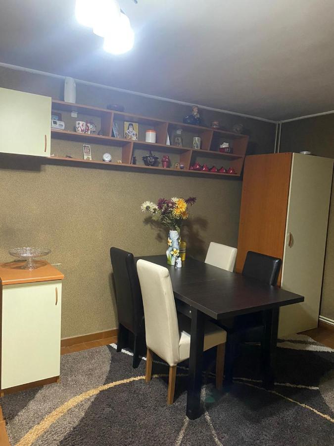 Friend'S House Apartment Питещ Екстериор снимка