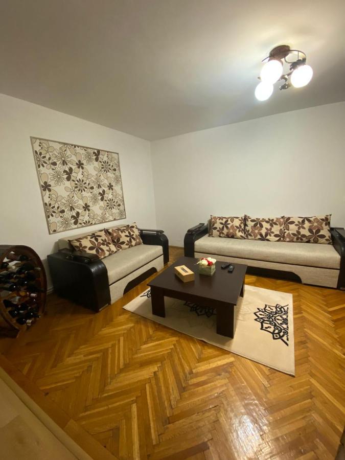 Friend'S House Apartment Питещ Екстериор снимка